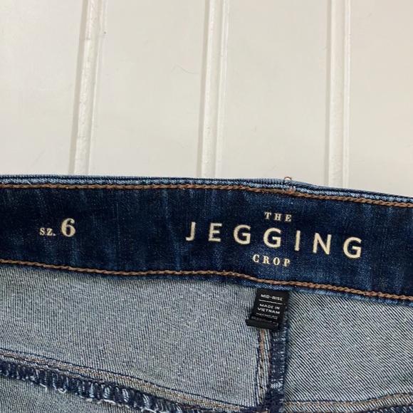 White House Black Market Mid-Rise Crop Jeggings - Picture 4 of 9